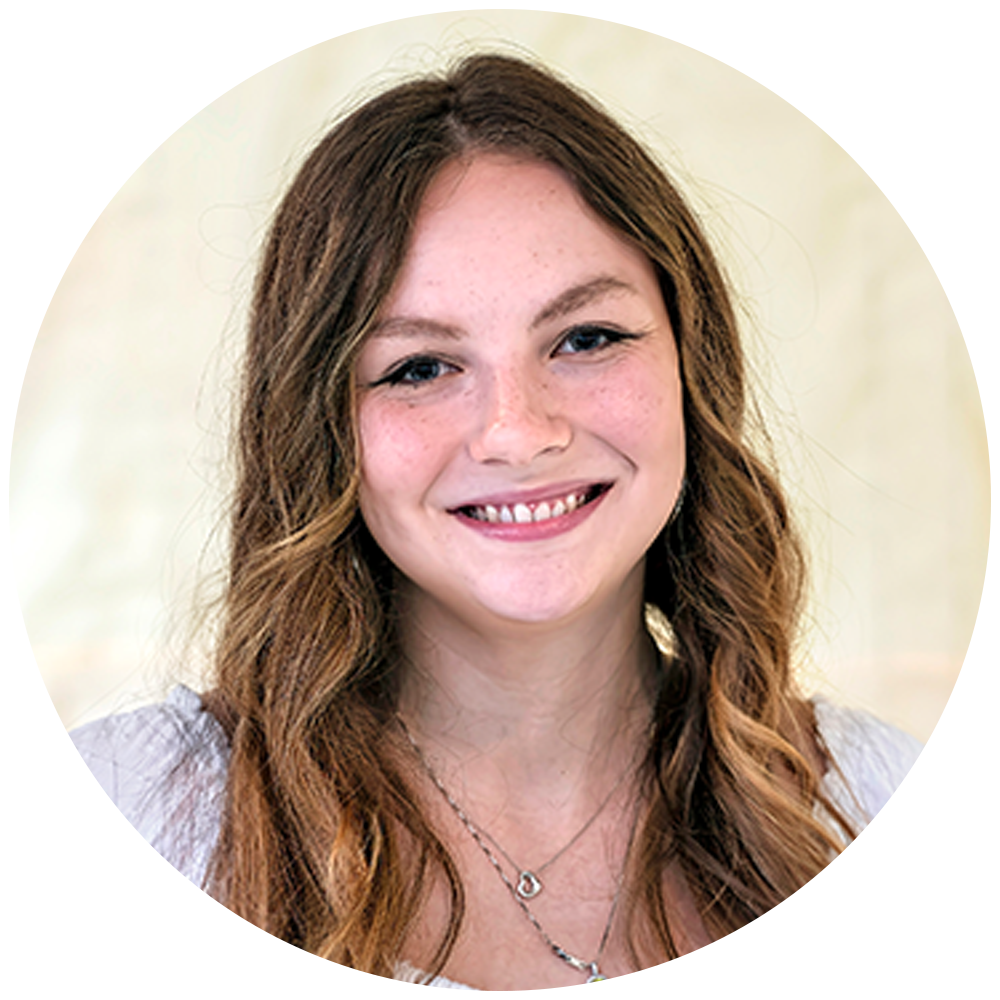 17. Rounded Staff Photos_Illaria