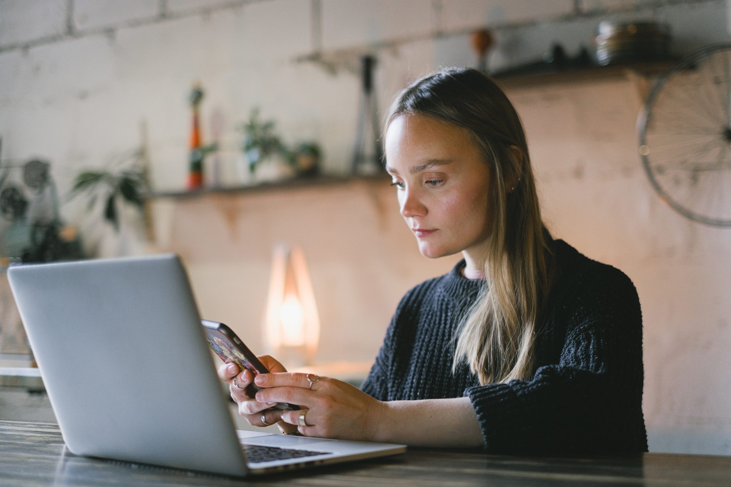 Best Practices of SMS Marketing : Business Owner Sending a message