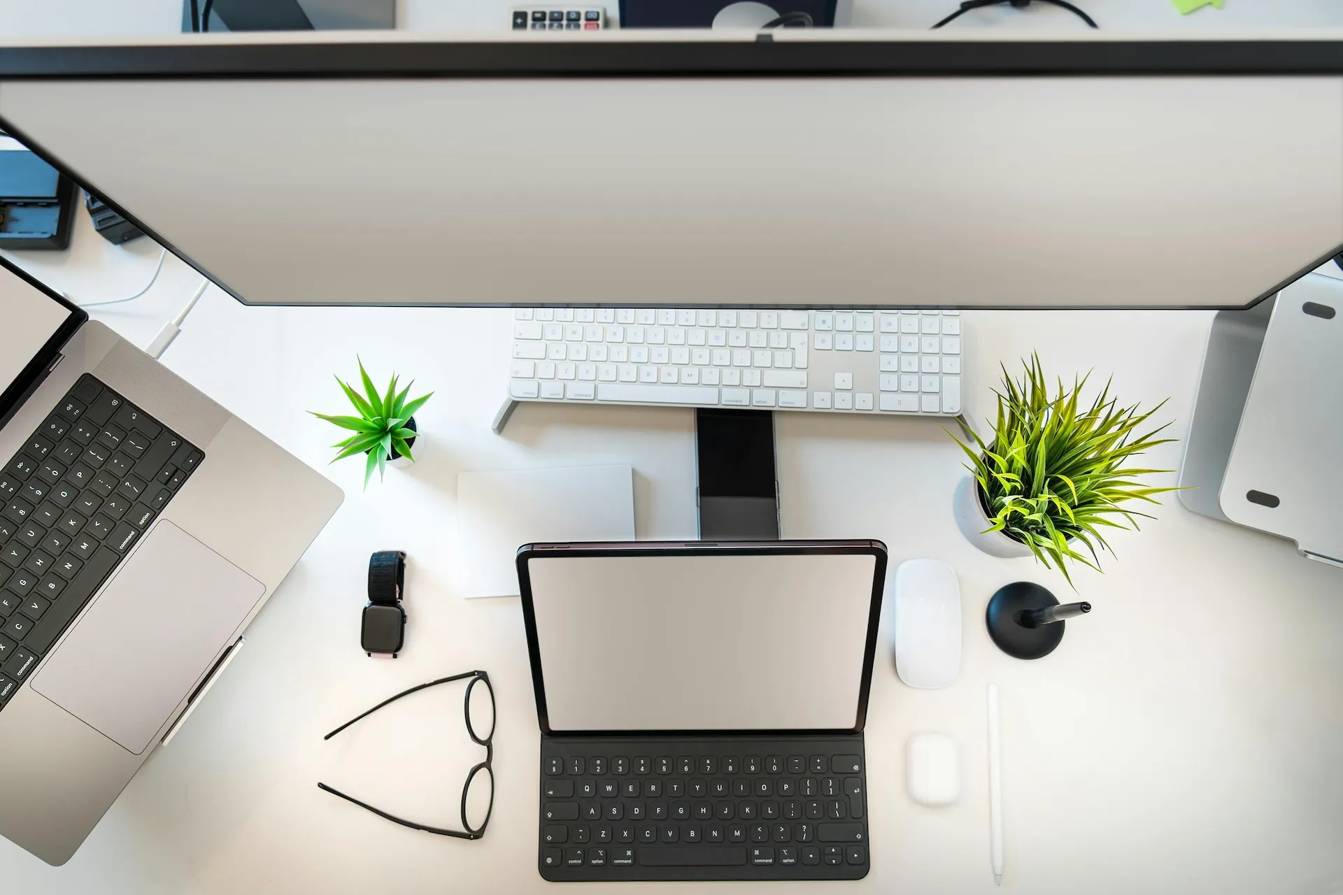 Responsive vs Adaptive Design: What You Need to Know - blog cover