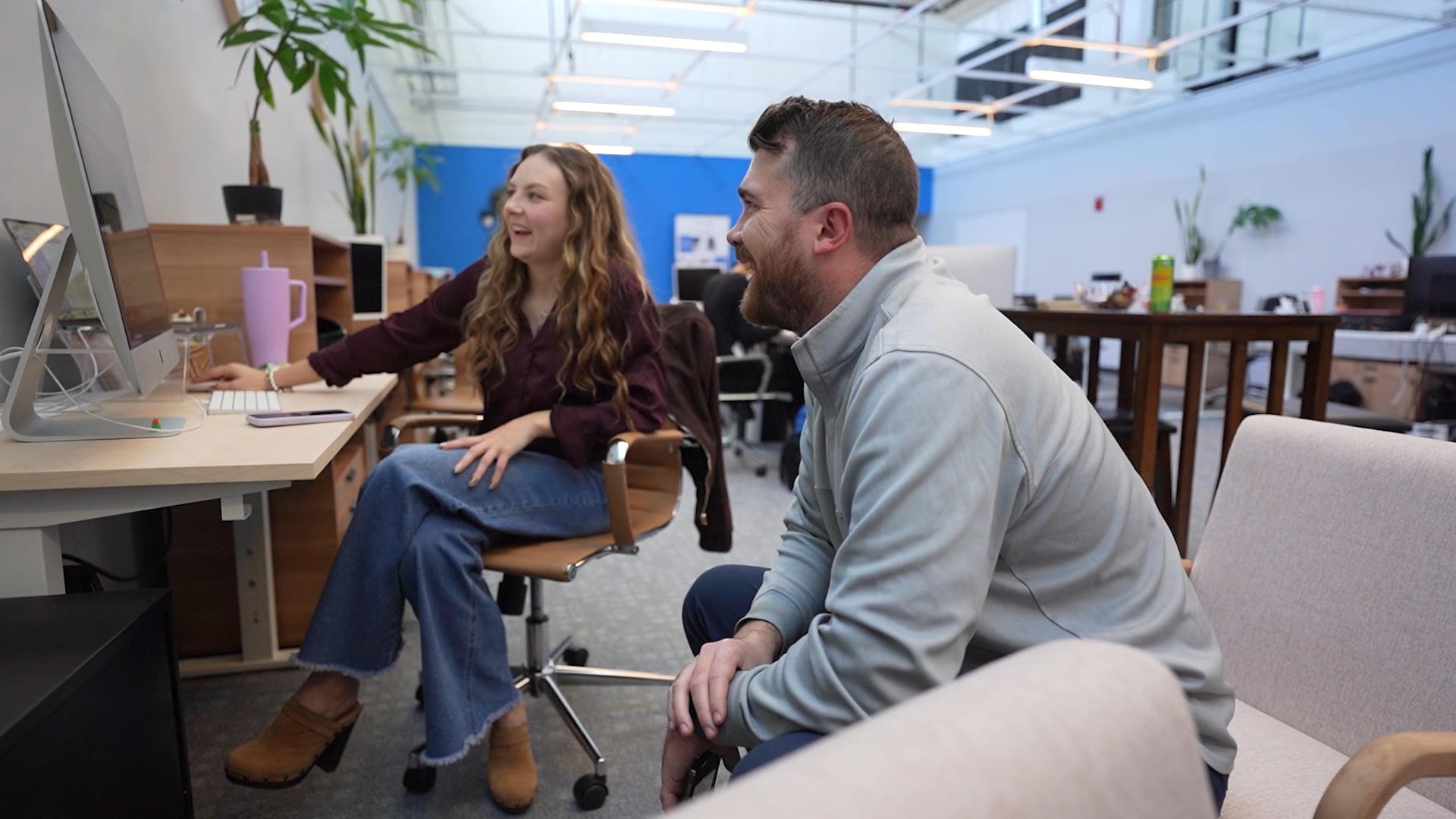 corkboard employees collaborating, digital marketing agency